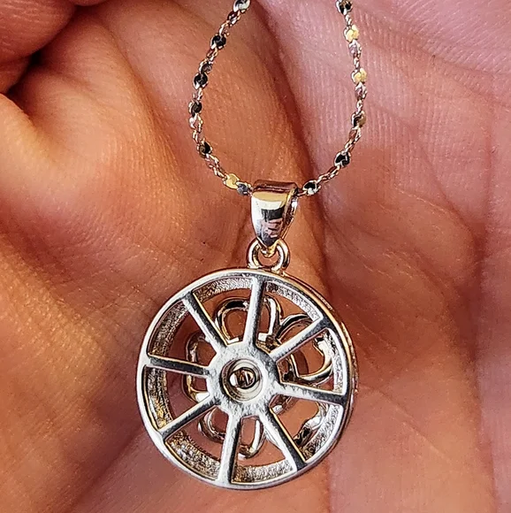 Spinning Labradorite Fidget Necklace Pendant on a Stainless Steel Chain - Picture 3 of 5